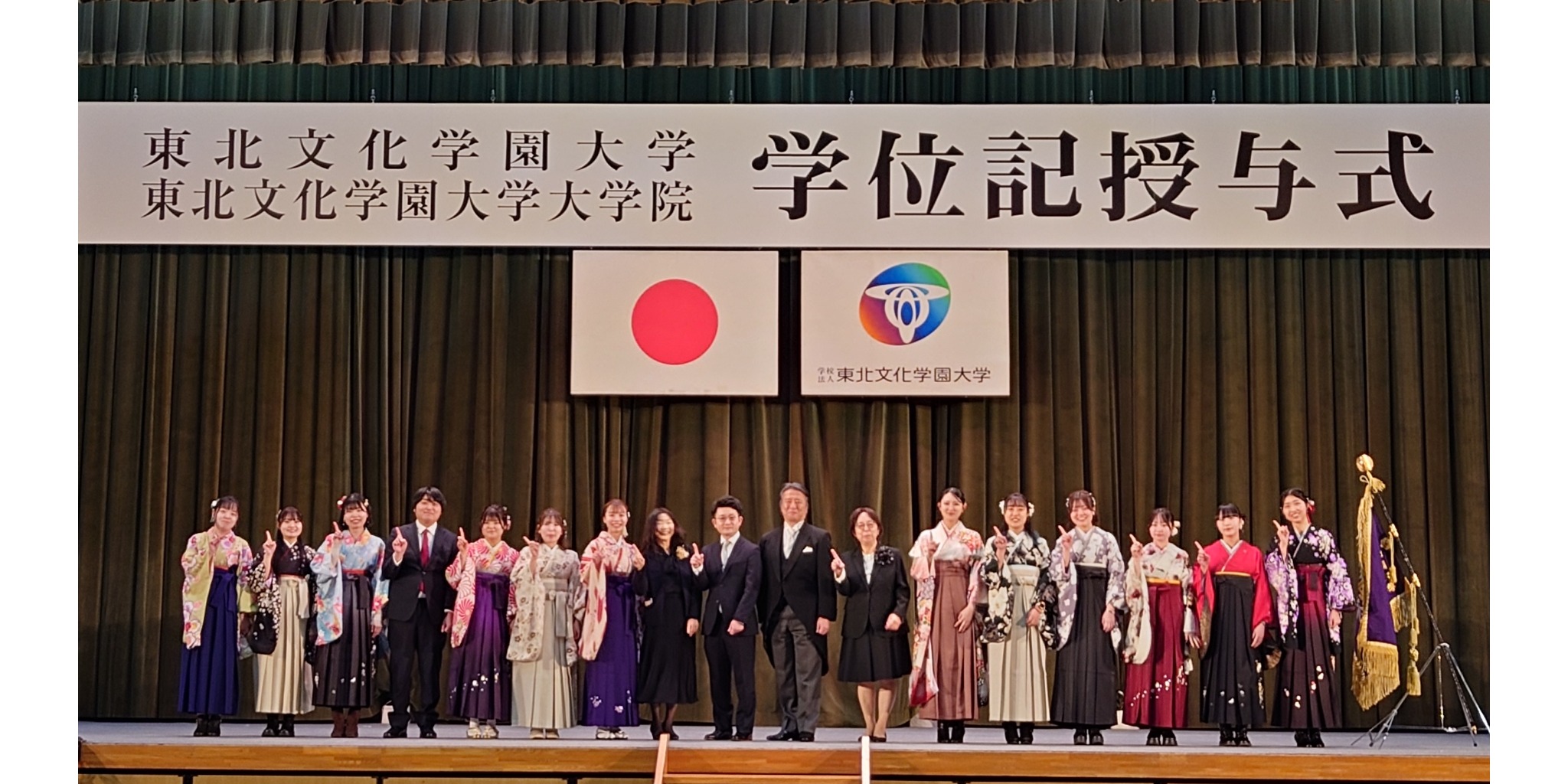 体育館での集合写真