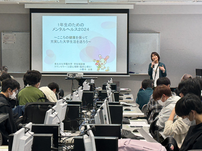 皆さんが真剣に聞いている様子