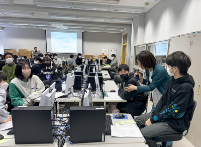 グループ全員の共通点は何ですか？と問う先生