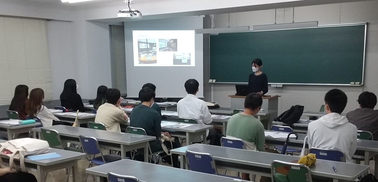 学内プレゼンテーションの様子