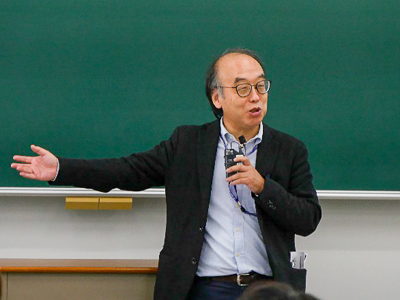 立花学科長が閉会の言葉