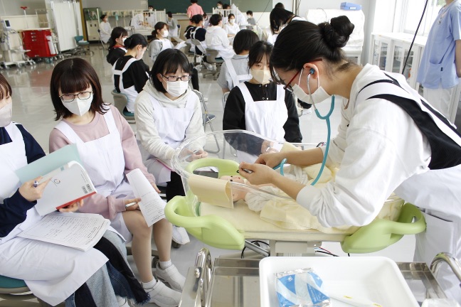 シミュレーターを使用したバイタルサイン測定とロールプレイ