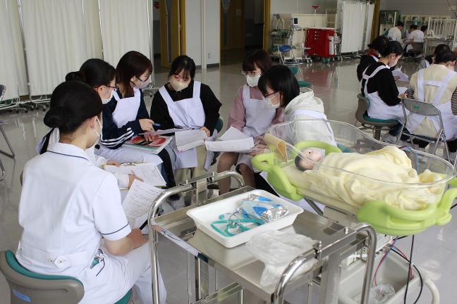 学生同士のデ��リーフィング、振り返り。