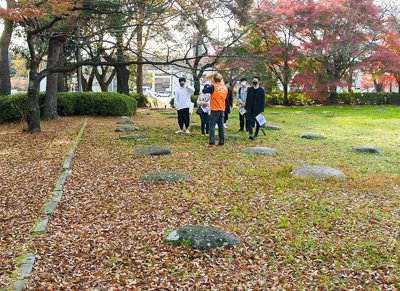 （金堂脇の回廊）