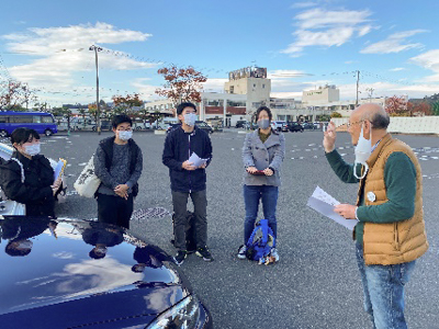 踏査ガイダンス（右が解説の京野氏）