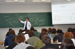 4年生も講義、卒業研究など