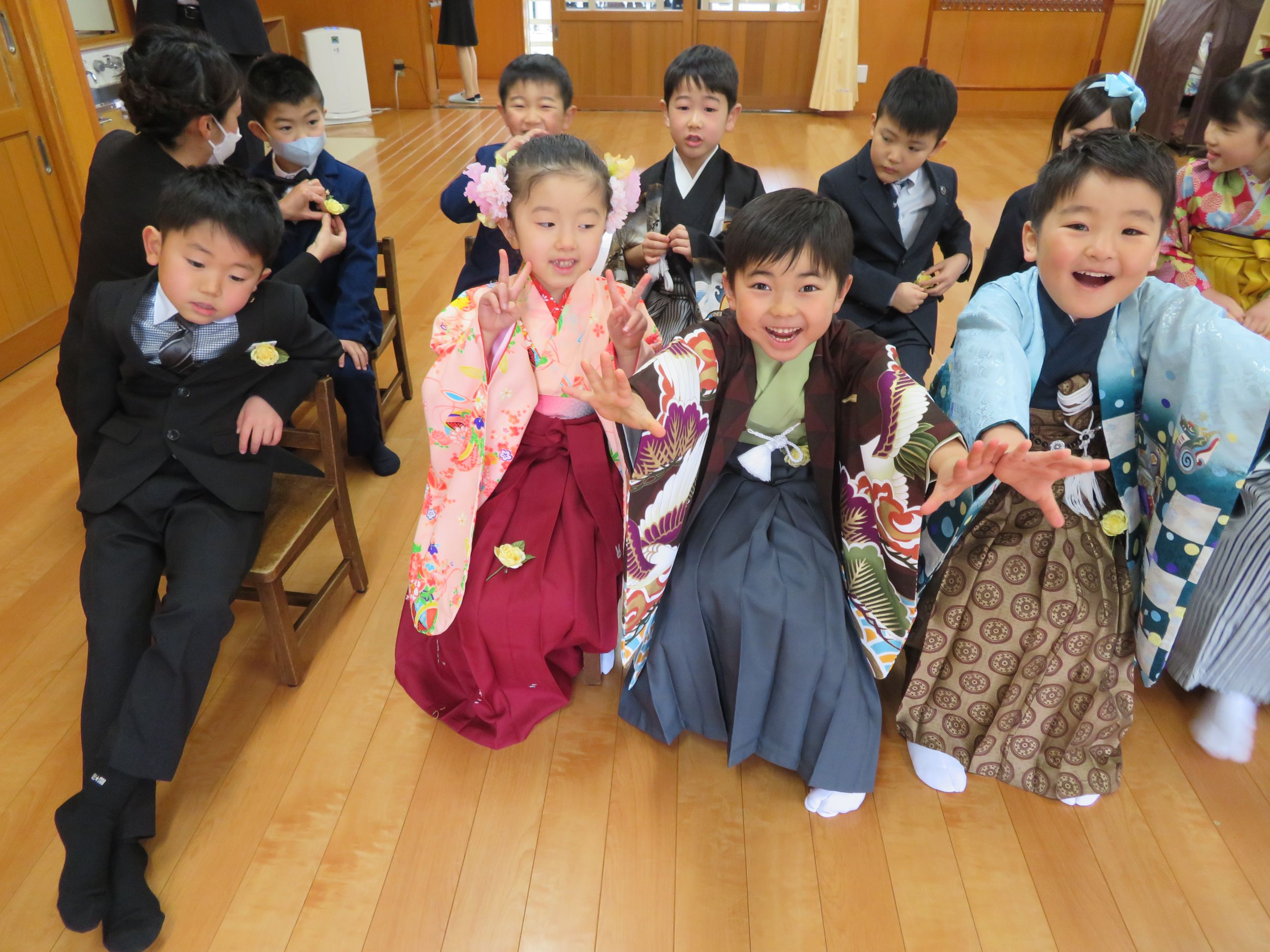女の子2人、男の子2人