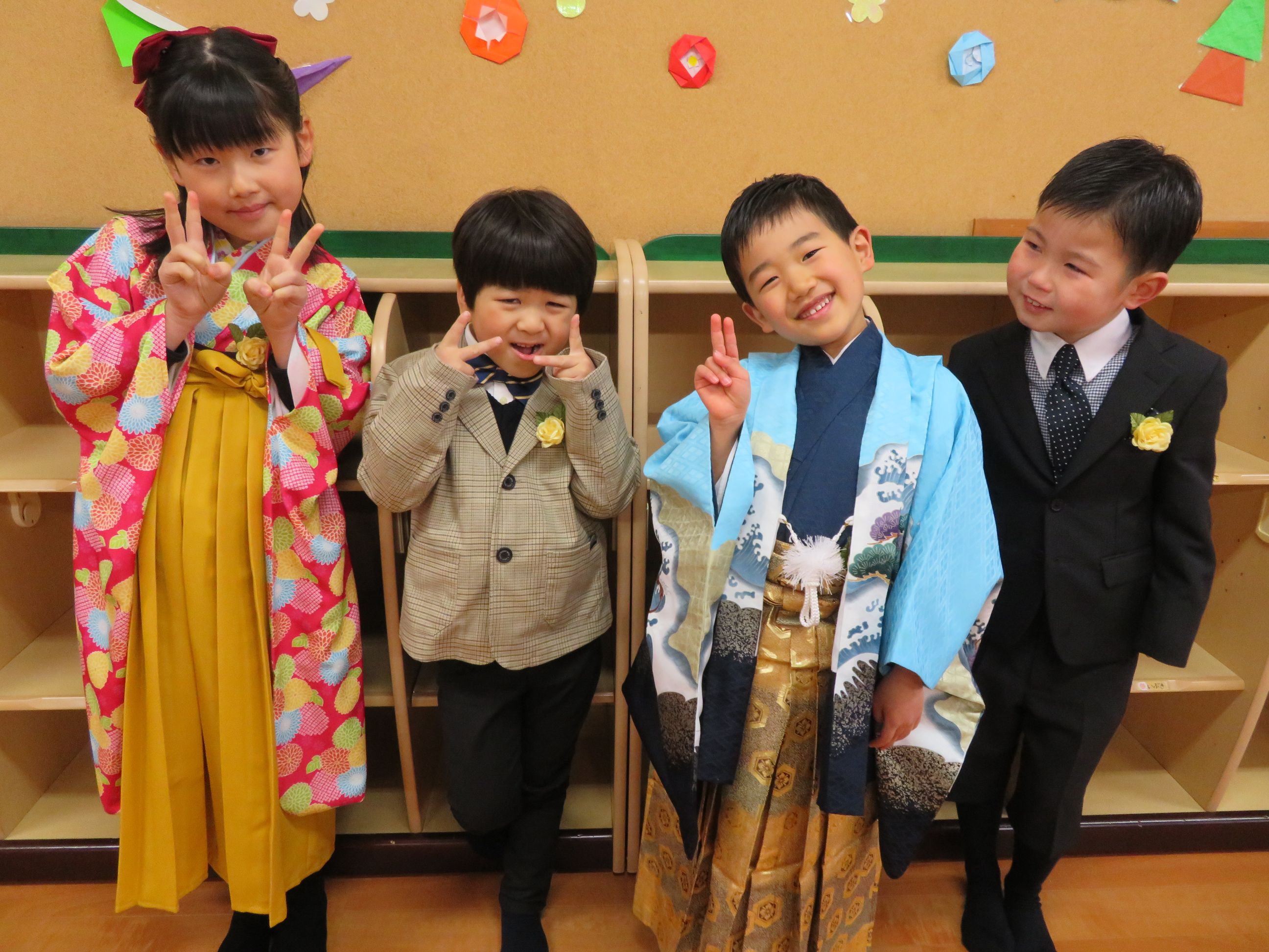 男の子3人、女の子1人