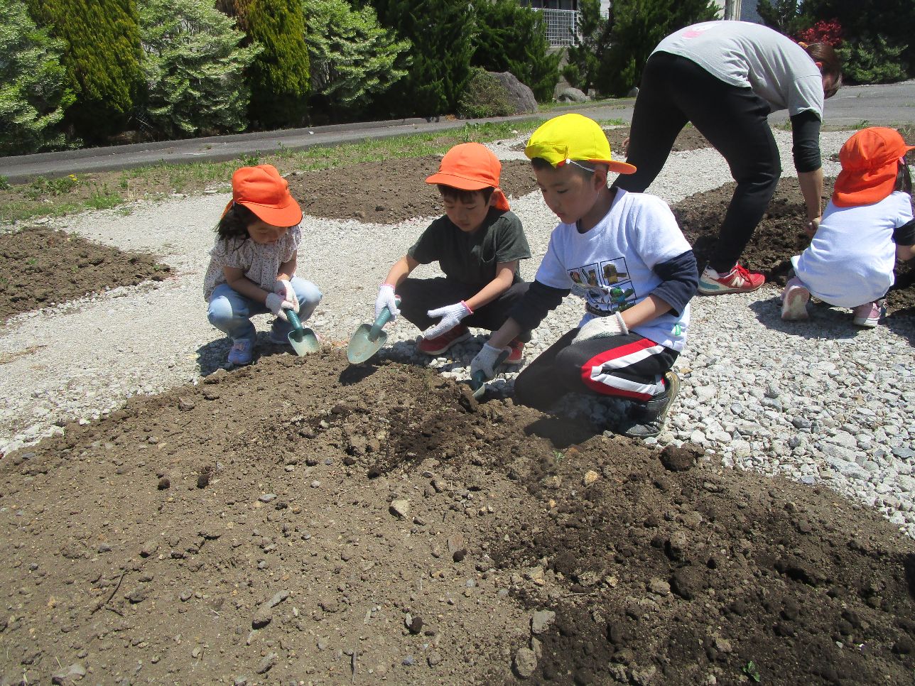 3人で、外枠作り