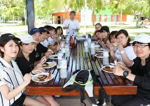 他学科の学生とも交流できるランチBBQ